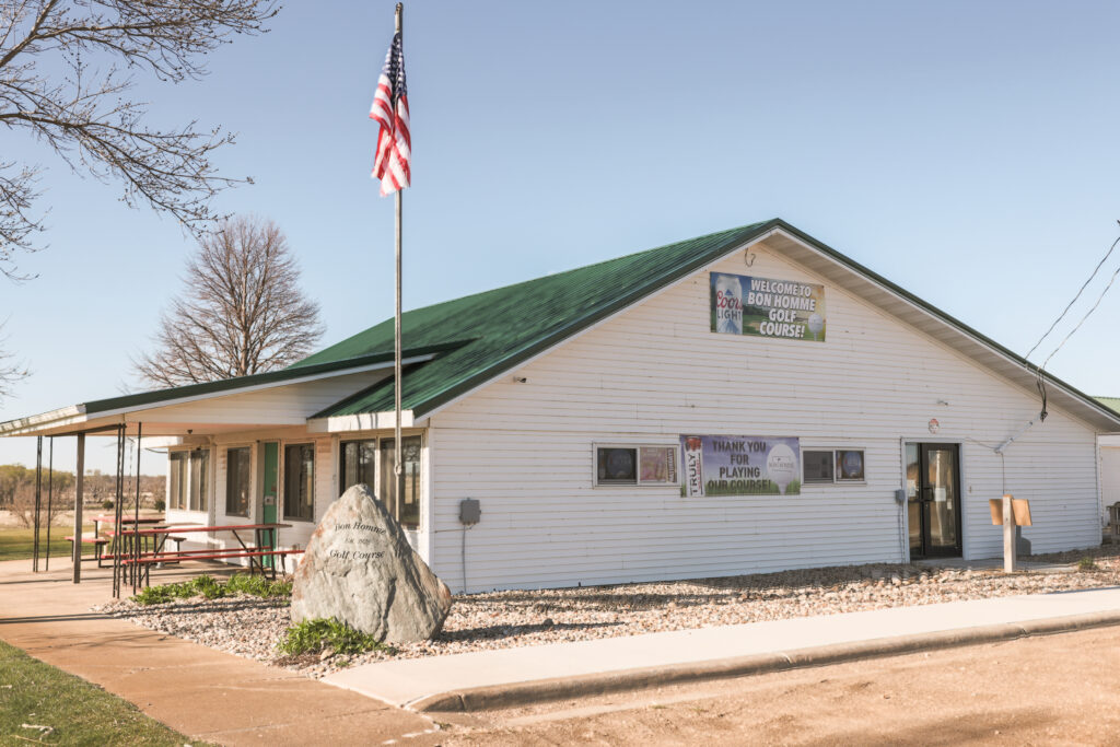 golf_course-1550 - Bon Homme Golf Website bon homme club house